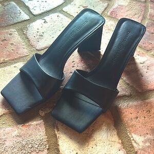 Chinese Laundry black sandle heels